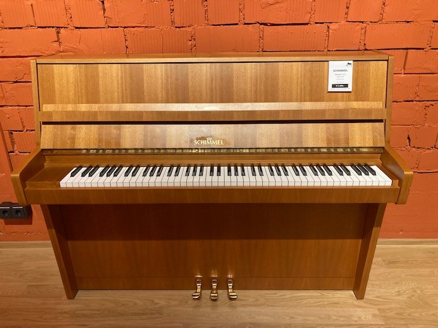Schimmel 112 von 1978 in Eiche matt