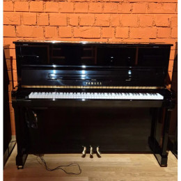 Yamaha P-121 Silent SH3 von 2024 in Schwarz glänzend