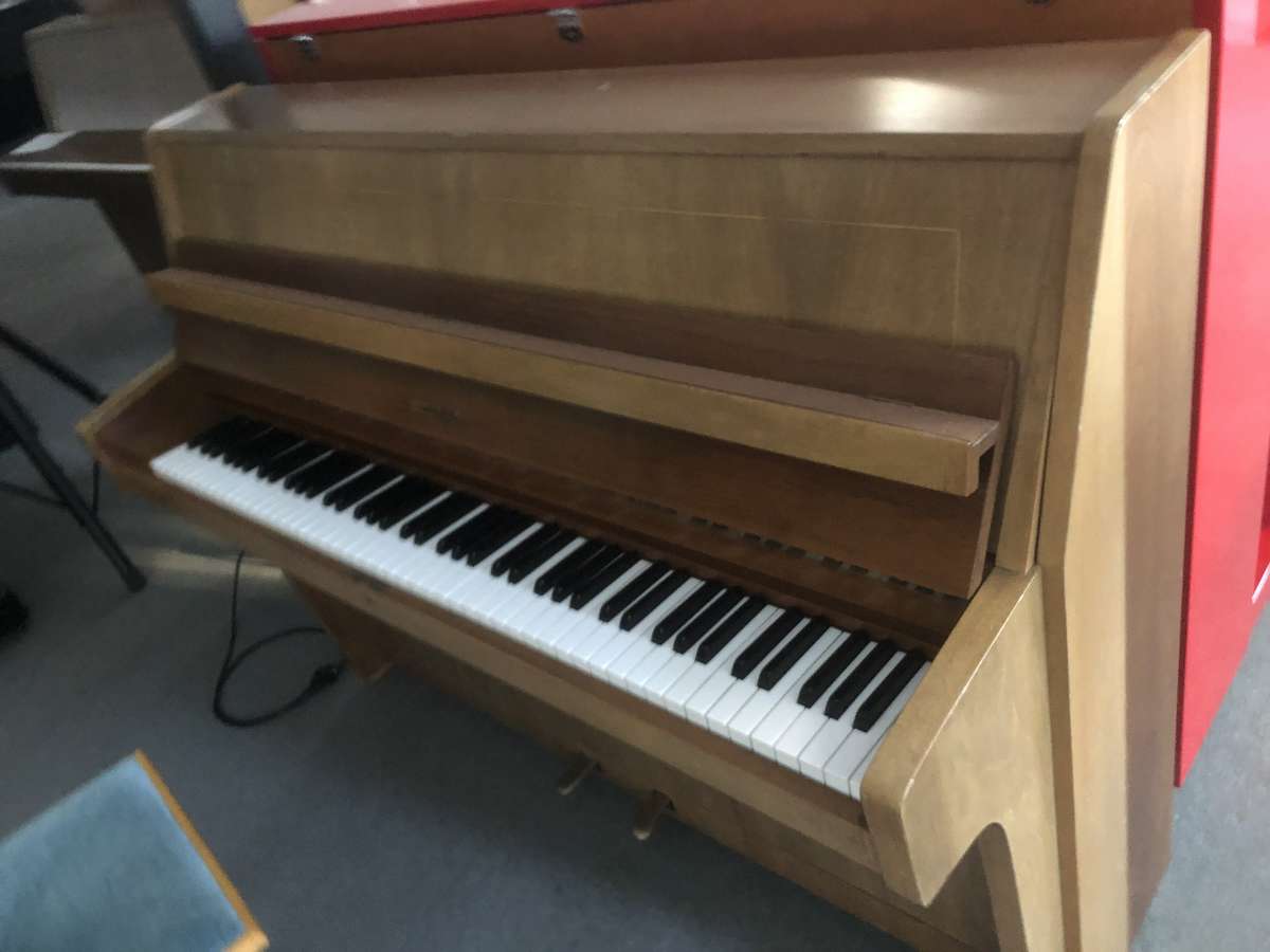 Schimmel 106 von 1972 in Eiche matt