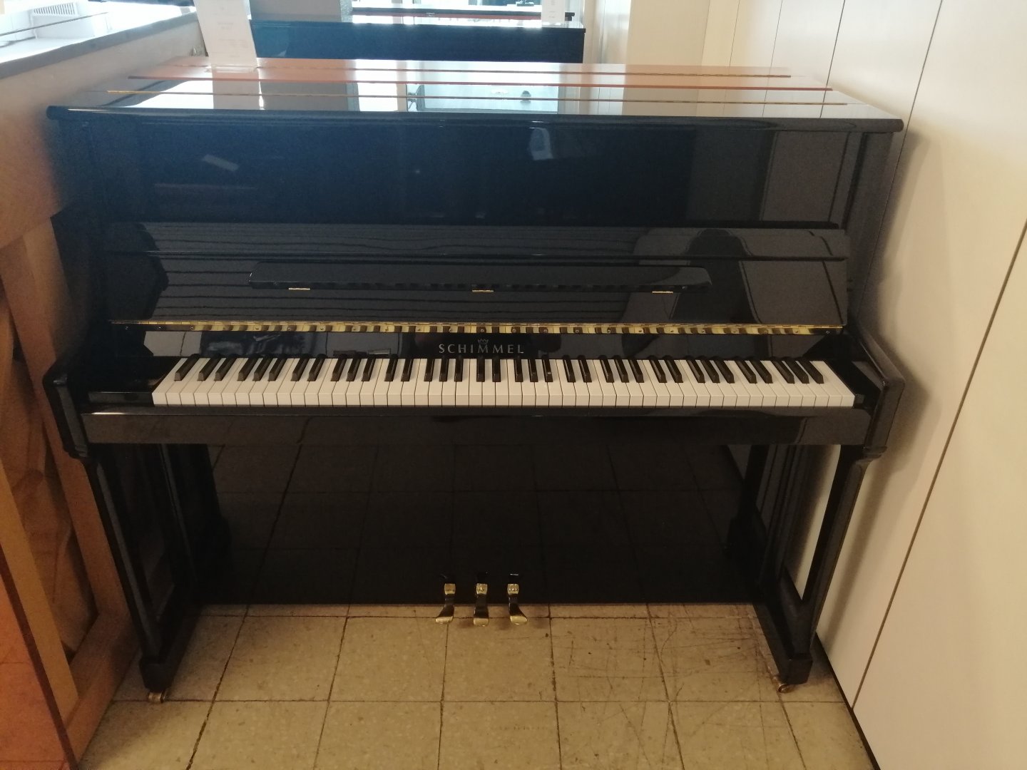 Schimmel 122 KE von 1990 in Schwarz glänzend