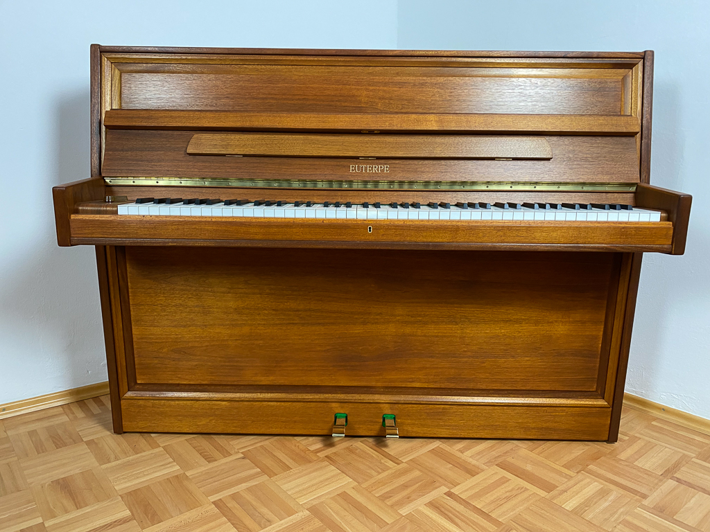 Euterpe 107 cm von 1978 in Nussbaum matt