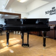 Steinway & Sons B 211 von 2003 in Schwarz glänzend