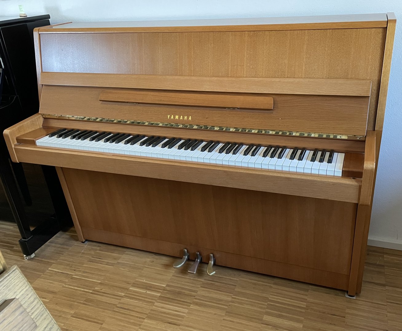 Yamaha P2 von 1980 in Nussbaum matt
