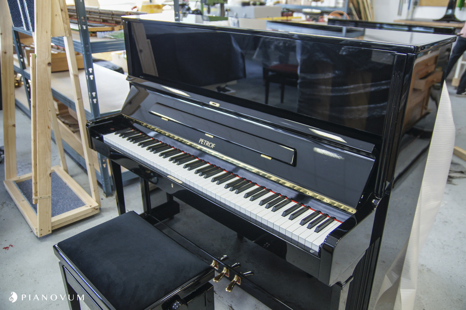 Petrof 125 G1 von 2008 in Schwarz glänzend