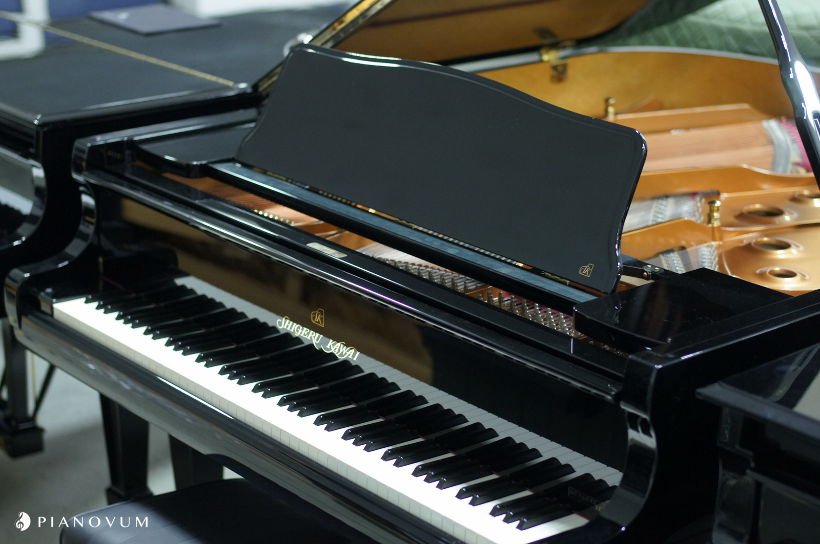 Kawai Shigeru KAWAI SK 2 von 2012 in Schwarz glänzend
