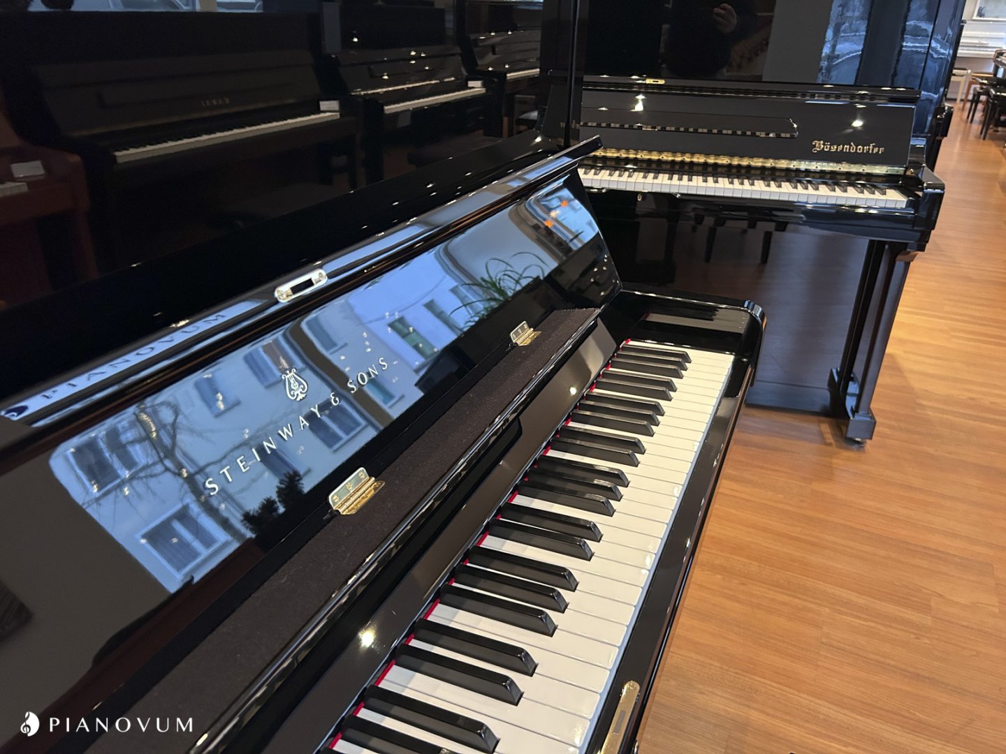 Steinway & Sons K-132 Silent von 2005 in Schwarz glänzend