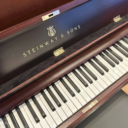 Steinway & Sons V-125 von 1979 in Mahagoni matt