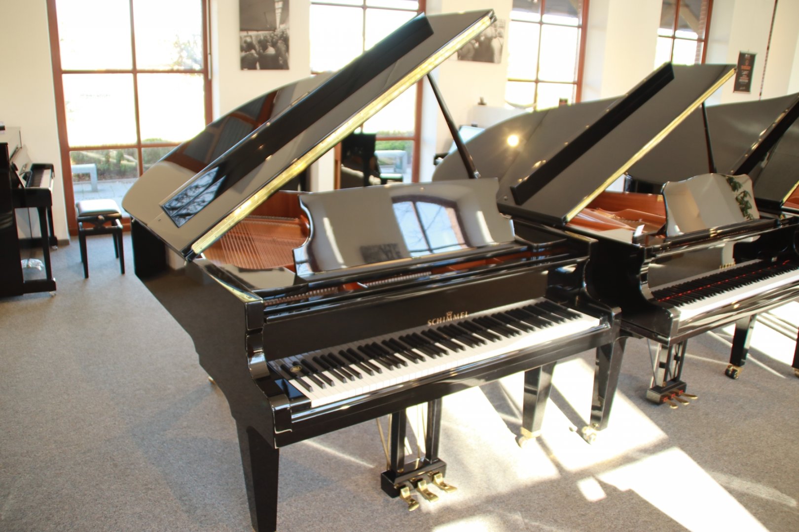 Schimmel 174T von 1993 in Schwarz glänzend