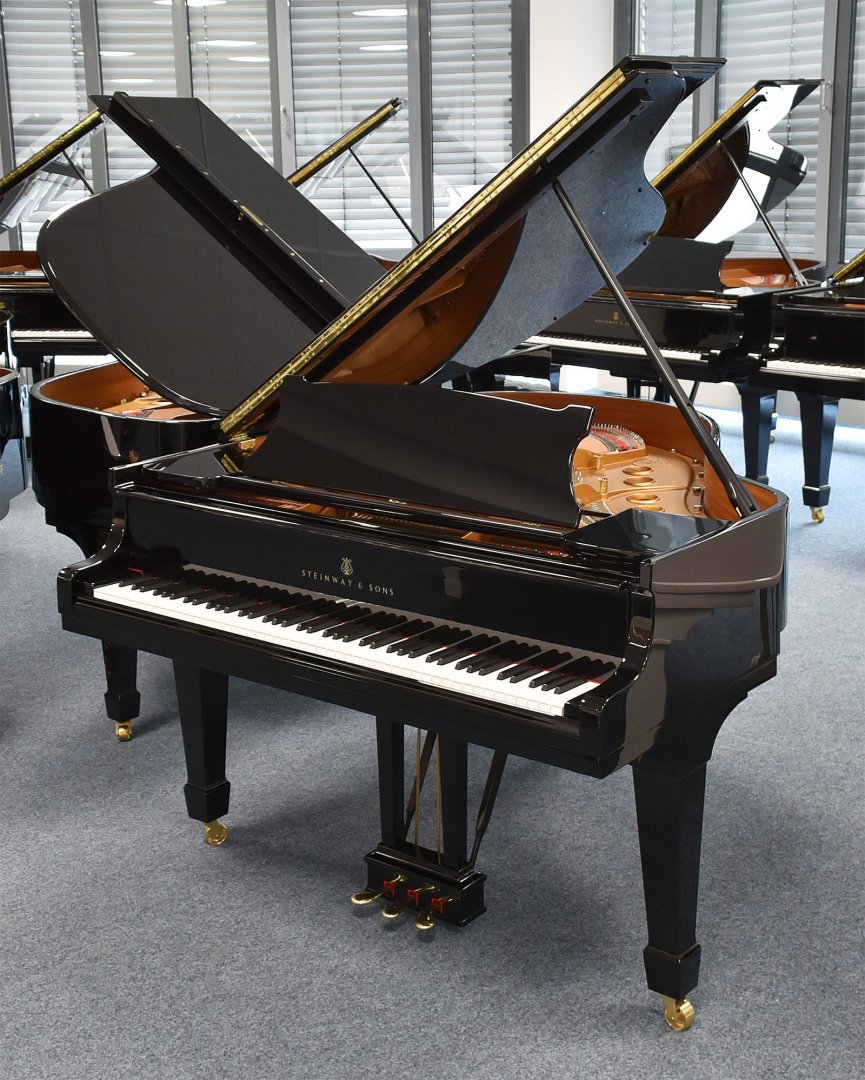 Steinway & Sons S-155 von 1950 in Schwarz glänzend