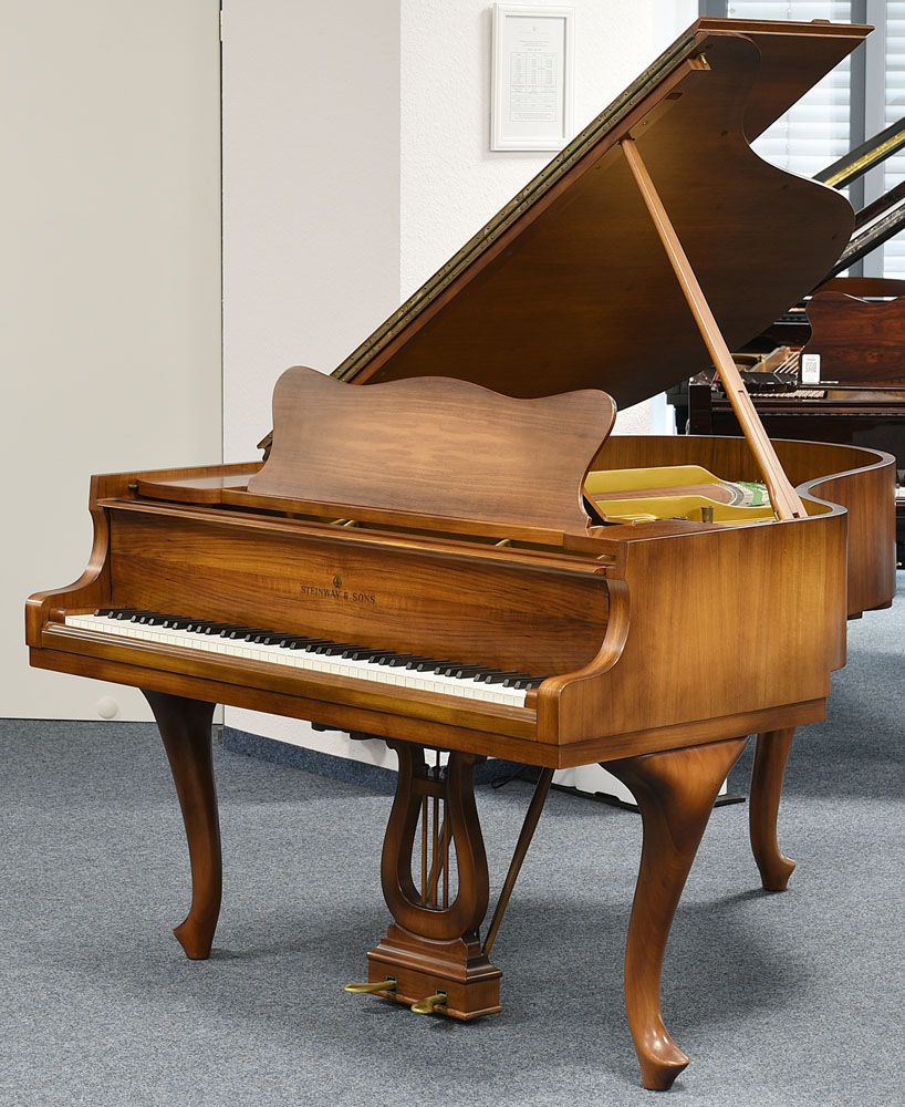 Steinway & Sons M-170 von 1962 in Nussbaum matt