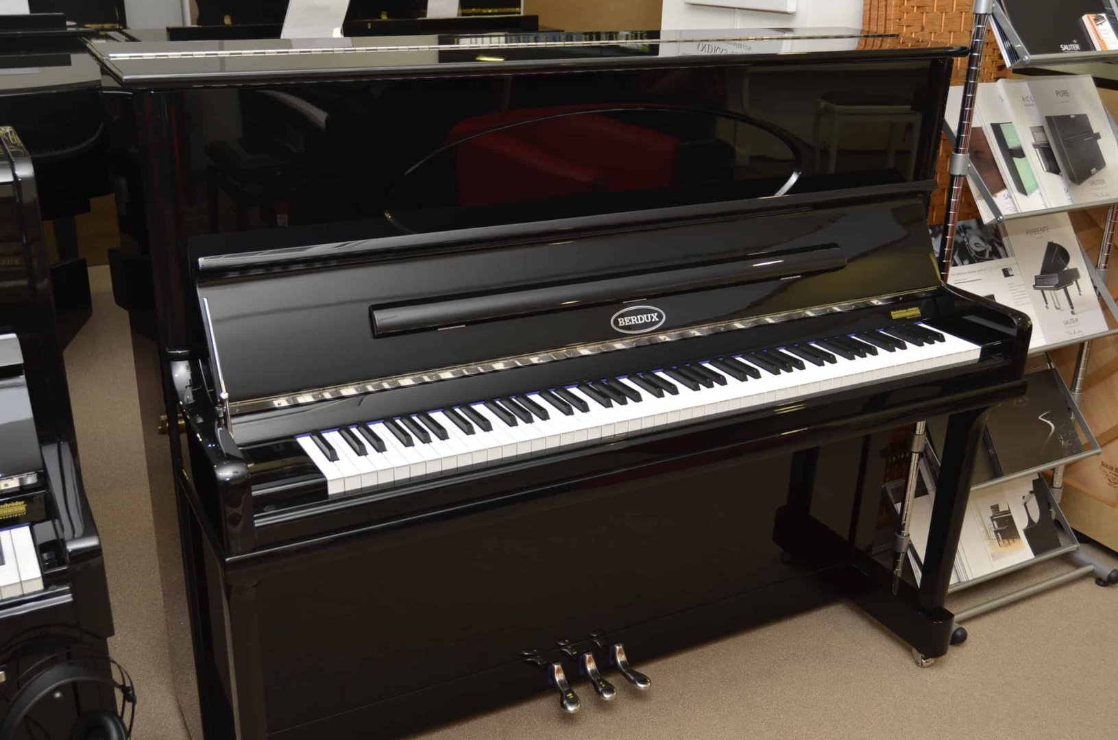 Berdux F 126 von 2019 in Schwarz glänzend