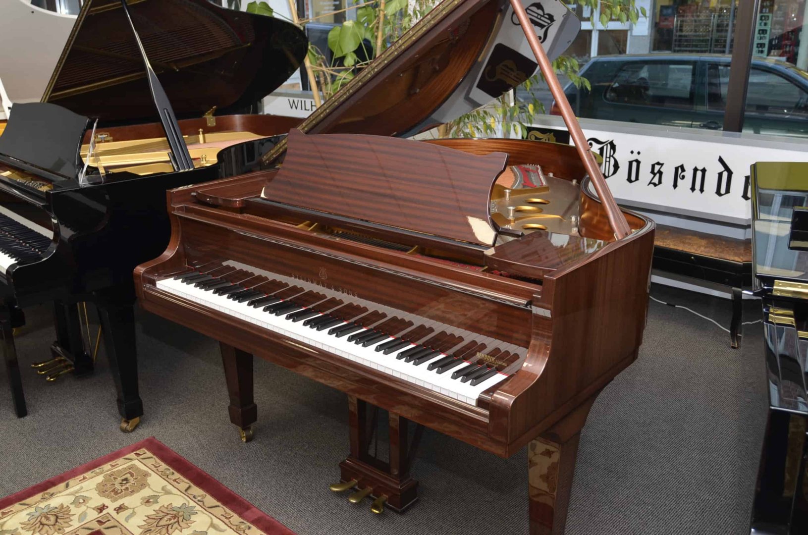 Steinway & Sons O von 1985 in Sonderfarbe glänzend